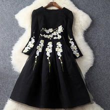 autumn winter runway designer womans dress black red knee length dress golden white flower embroidery high quality event dress